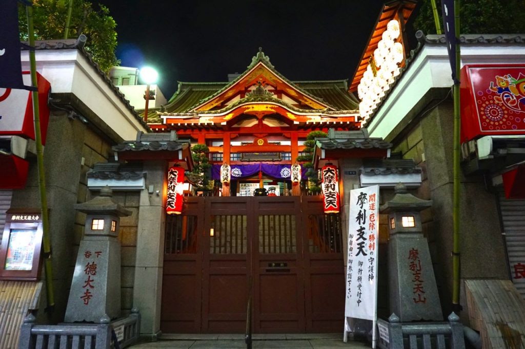 วัดโทคุไดจิ (Tokudaiji Temple, 徳大寺) ยามดึก